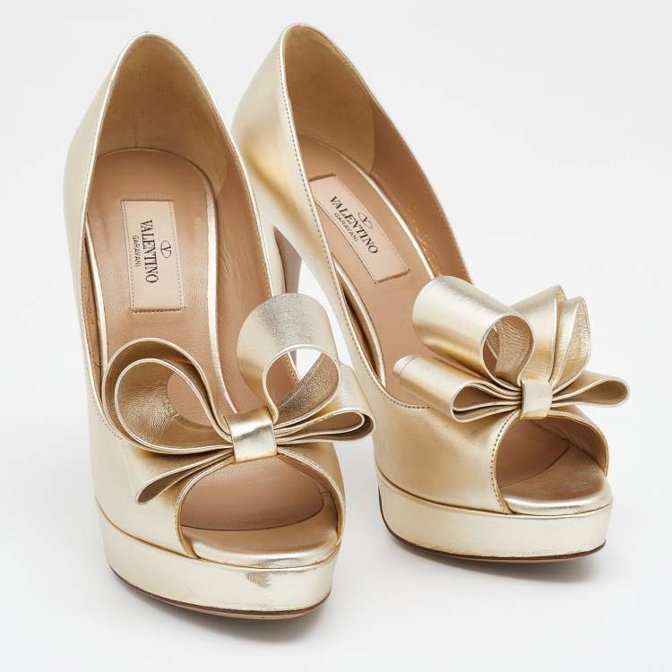 Pre Owned Valentino Metallic Gold Leather Bow Peep Toe Platform Pumps Size 36.5