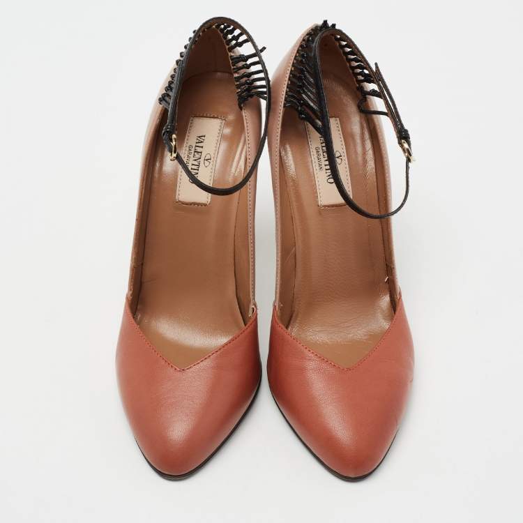 Pre Owned Valentino Two Tone Leather Mary Jane Pumps Size 37