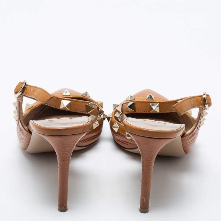 مملوكة مسبقًا Valentino Tan Leather Rockstud Slingback Pumps Size 37.5
