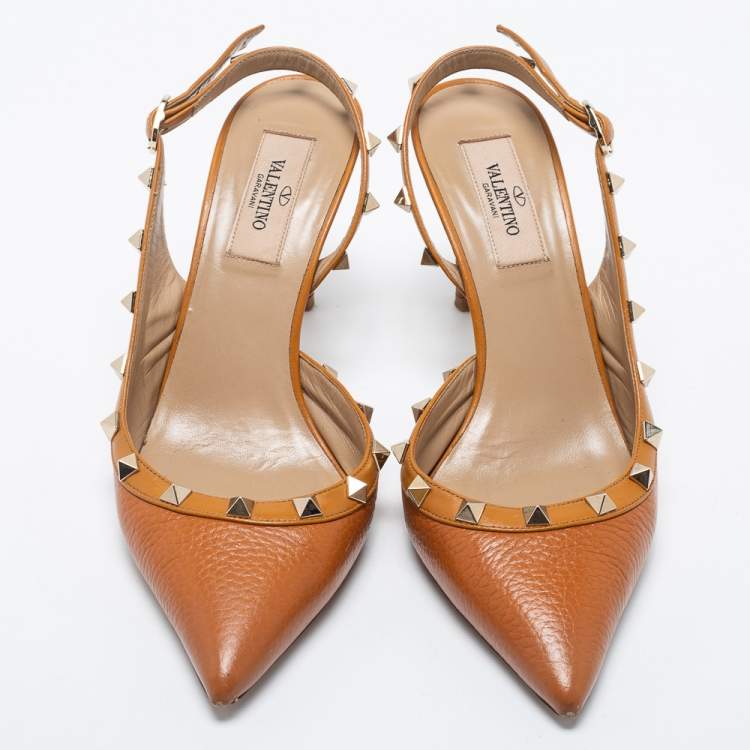 مملوكة مسبقًا Valentino Tan Leather Rockstud Slingback Pumps Size 37.5