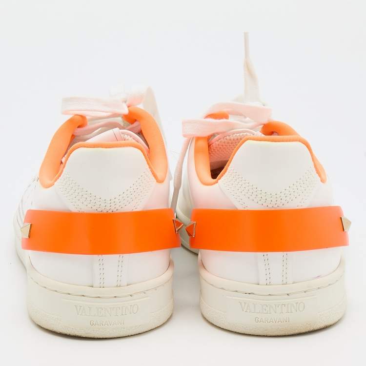 مملوكة مسبقًا Valentino White/Neon Orange Leather Backnet VLOGO Sneakers Size 38