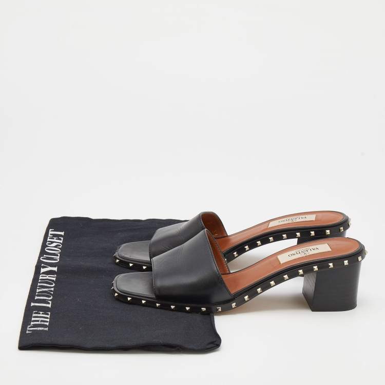 Pre Owned Valentino Black Leather Rockstud Slide Sandals Size 36