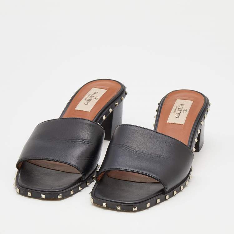 Pre Owned Valentino Black Leather Rockstud Slide Sandals Size 36