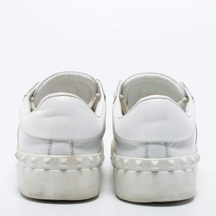 مملوكة مسبقًا Valentino White/Gold  Leather  Rockstud Low Top Sneakers Size 37