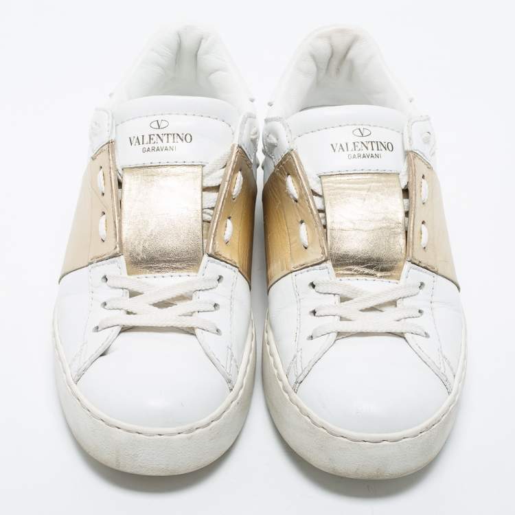 مملوكة مسبقًا Valentino White/Gold  Leather  Rockstud Low Top Sneakers Size 37