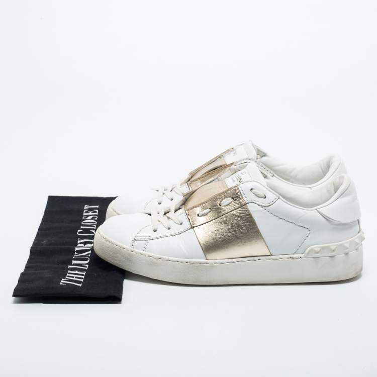 مملوكة مسبقًا Valentino White/Gold  Leather  Rockstud Low Top Sneakers Size 37
