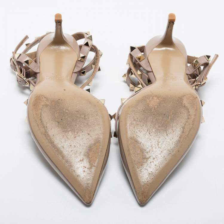 مملوكة مسبقًا Valentino Beige Patent And Leather Rockstud  Ankle Strap Pumps Size 38