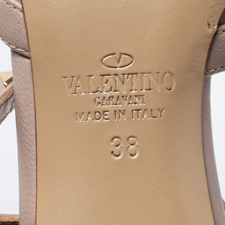 مملوكة مسبقًا Valentino Beige Patent And Leather Rockstud  Ankle Strap Pumps Size 38