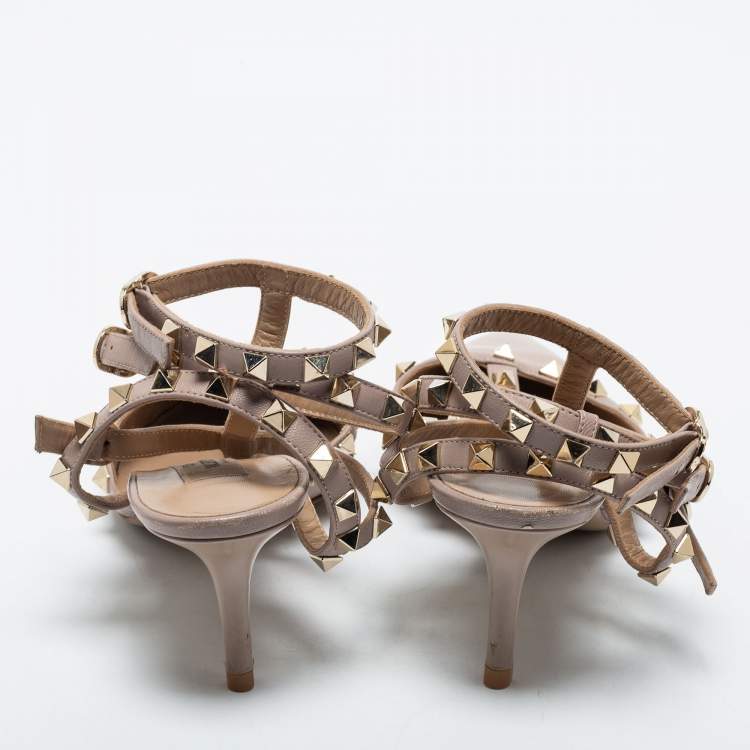 مملوكة مسبقًا Valentino Beige Patent And Leather Rockstud  Ankle Strap Pumps Size 38