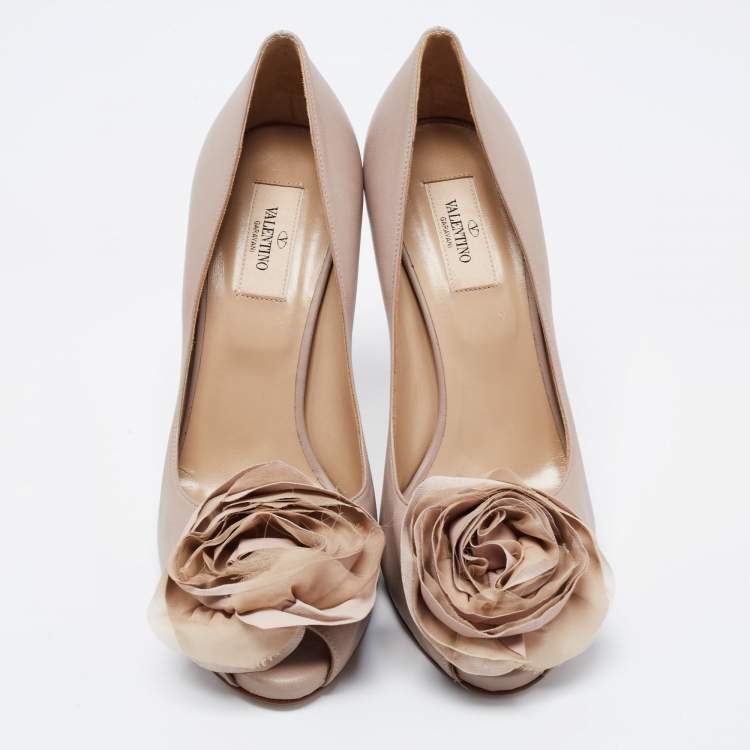 Pre Owned Valentino Beige Leather Rose Accented Peep Toe Pumps Size 40
