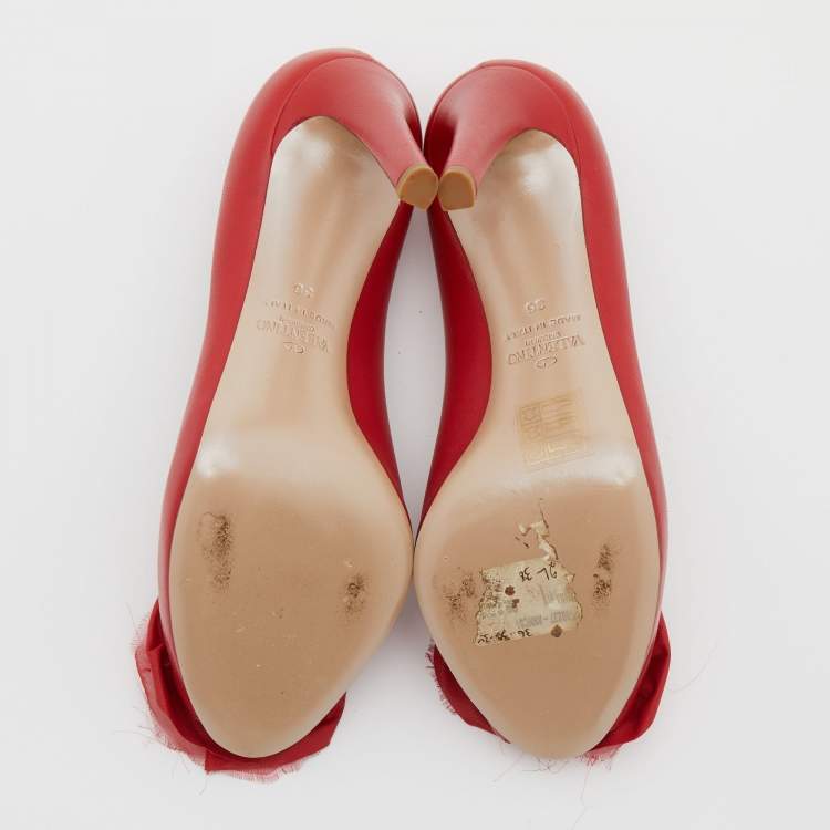Pre Owned Valentino Red Leather Flower Applique Peep Toe Pumps Size 36