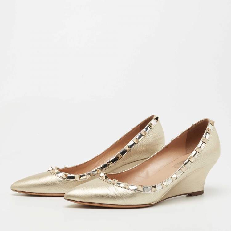 Pre Owned Valentino Metallic Gold Leather Rockstud Pumps Size 37.5