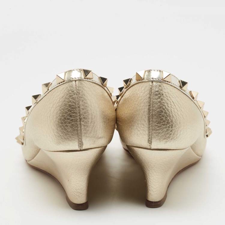 Pre Owned Valentino Metallic Gold Leather Rockstud Pumps Size 37.5