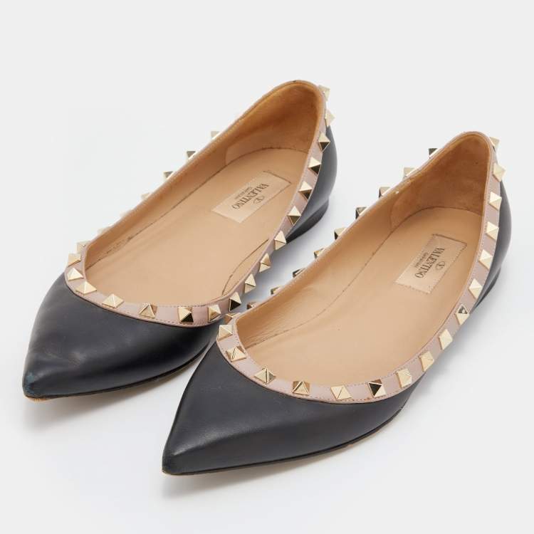Er På kanten Canberra Valentino Black/Beige Leather Rockstud Pointed Toe Ballet Flats Size 39  Valentino | TLC