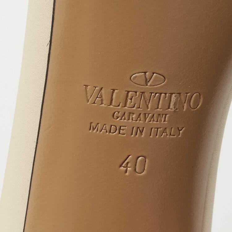 Pre Owned Valentino Cream Leather Rockstud Ankle Strap Sandals Size 40