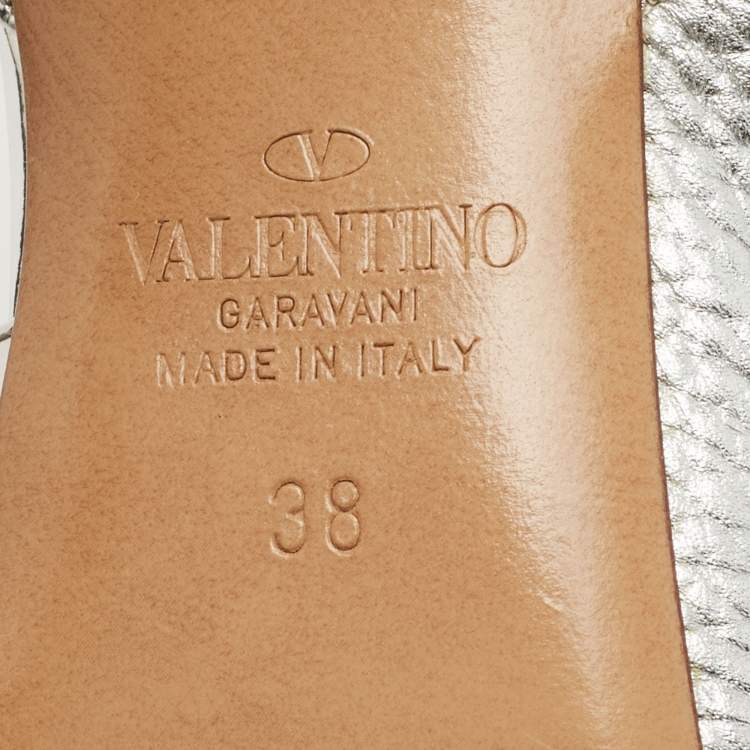 مملوكة مسبقًا Valentino Silver Leather Rockstud D'orsay Slingback Pumps Size 38