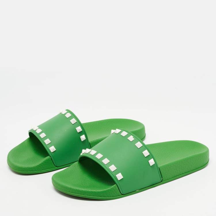 Illusion Synes Sammenligning Valentino Green Rubber Rockstud Flat Slides Size 39 Valentino | TLC