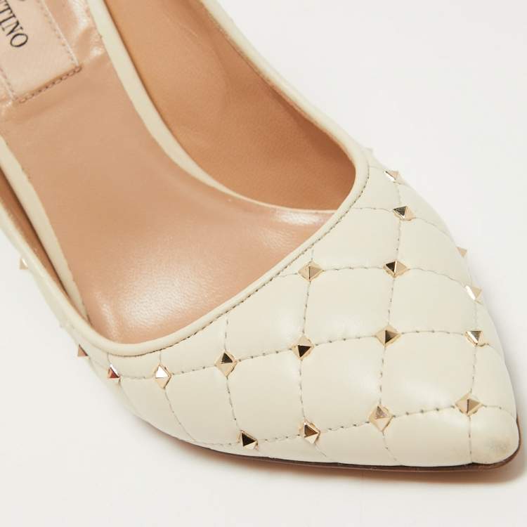Pre Owned Valentino Cream Quilted Leather Rockstud Embellished Pointed Toe Pumps Size 36