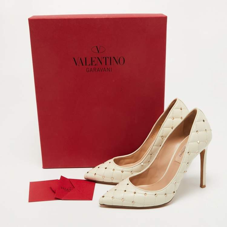 Pre Owned Valentino Cream Quilted Leather Rockstud Embellished Pointed Toe Pumps Size 36
