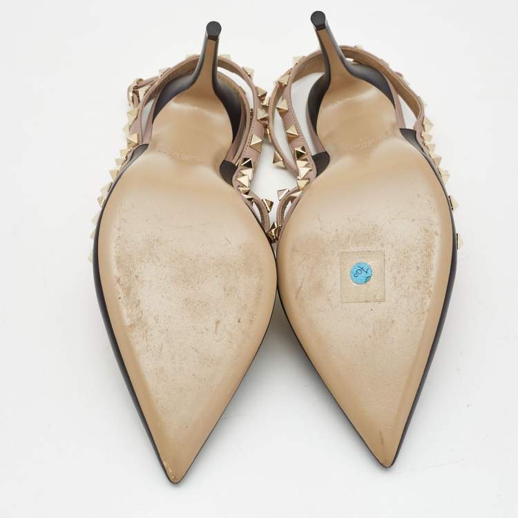 مملوكة مسبقًا Valentino Black/Beige Leather Rockstud Pumps Size 40