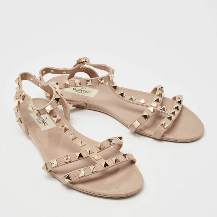 مملوكة مسبقًا Valentino Beige Rubber Rockstud Ankle Strap Flats Size 37