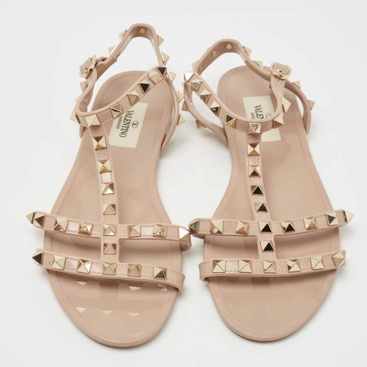 مملوكة مسبقًا Valentino Beige Rubber Rockstud Ankle Strap Flats Size 37