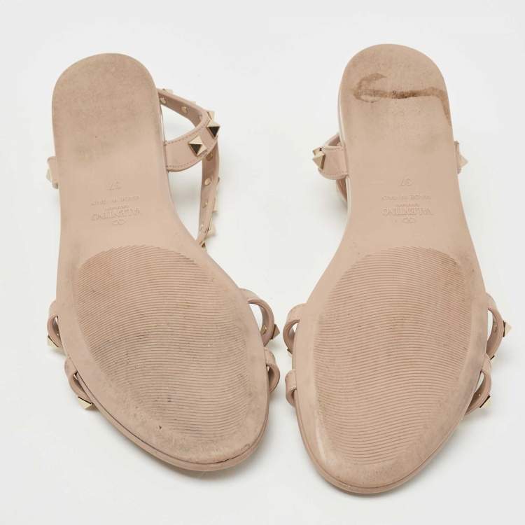 مملوكة مسبقًا Valentino Beige Rubber Rockstud Ankle Strap Flats Size 37