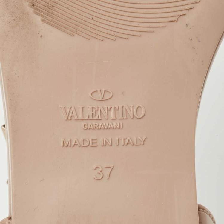 مملوكة مسبقًا Valentino Beige Rubber Rockstud Ankle Strap Flats Size 37