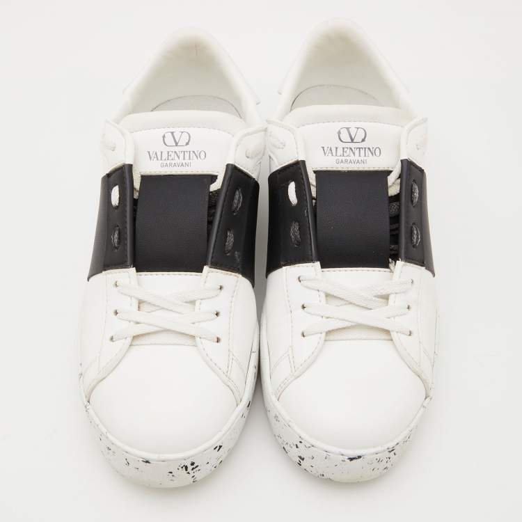 مملوكة مسبقًا Valentino White/Black Leather Open For A Change Rockstud Sneakers Size 38.5