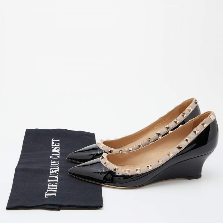 Pre Owned Valentino Black/Pink Patent Leather Rockstud Pointed Toe Wedge Pumps Size 39.5