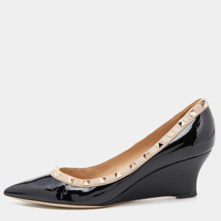 Pre Owned Valentino Black/Pink Patent Leather Rockstud Pointed Toe Wedge Pumps Size 39.5