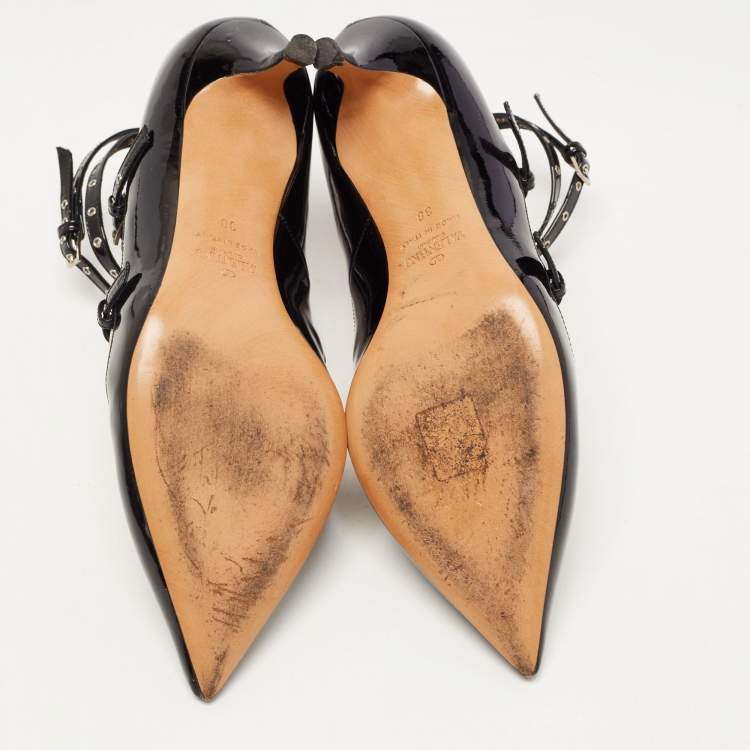 مملوكة مسبقًا Valentino Black Patent and Leather Love Latch Pumps Size 38