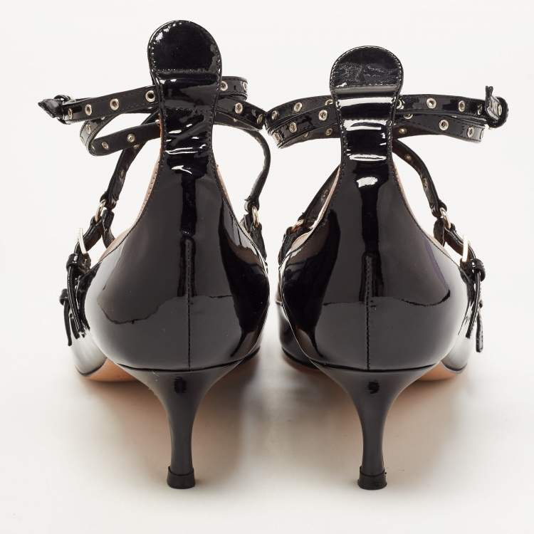 مملوكة مسبقًا Valentino Black Patent and Leather Love Latch Pumps Size 38