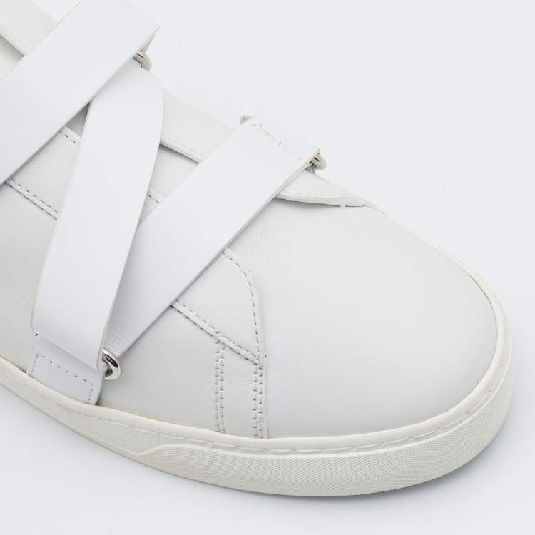 Pre Owned  Valentino White Leather Rockstud Low Top Sneakers Size 39