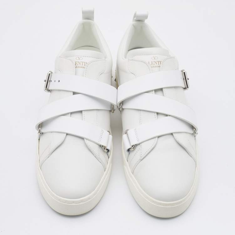 Pre Owned  Valentino White Leather Rockstud Low Top Sneakers Size 39