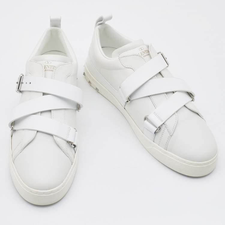 Pre Owned  Valentino White Leather Rockstud Low Top Sneakers Size 39