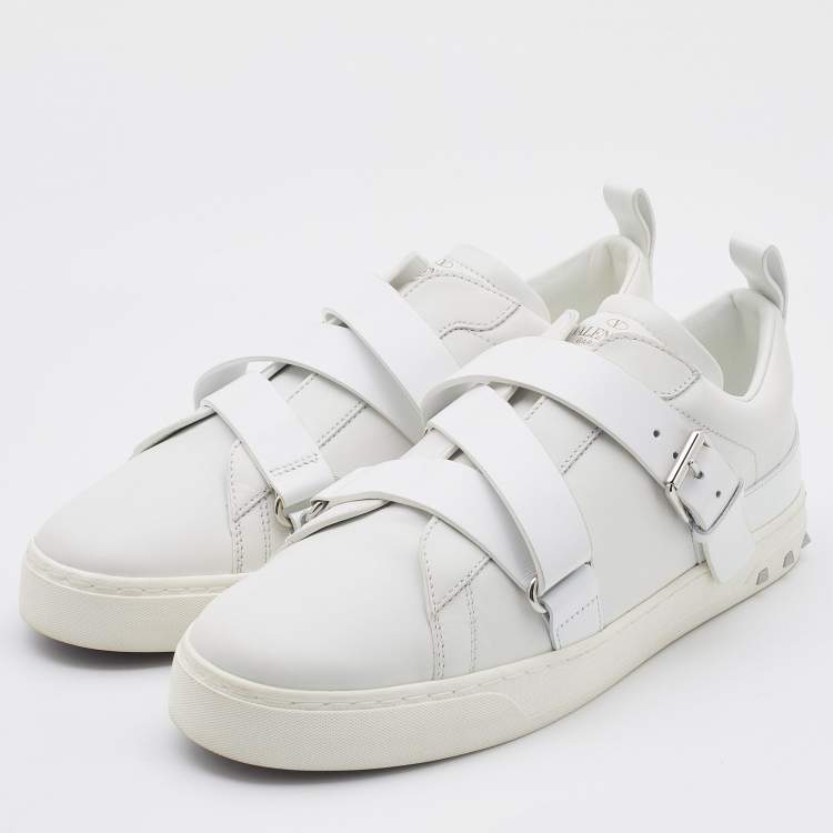 Pre Owned  Valentino White Leather Rockstud Low Top Sneakers Size 39