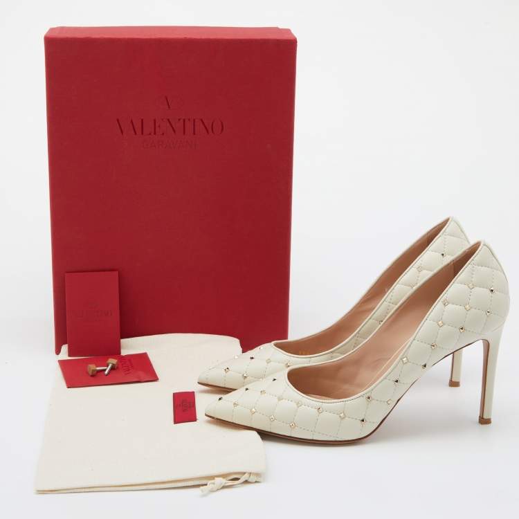 Pre Owned Valentino Off White Quilted Leather Rockstud Spike Pumps Size 39.5