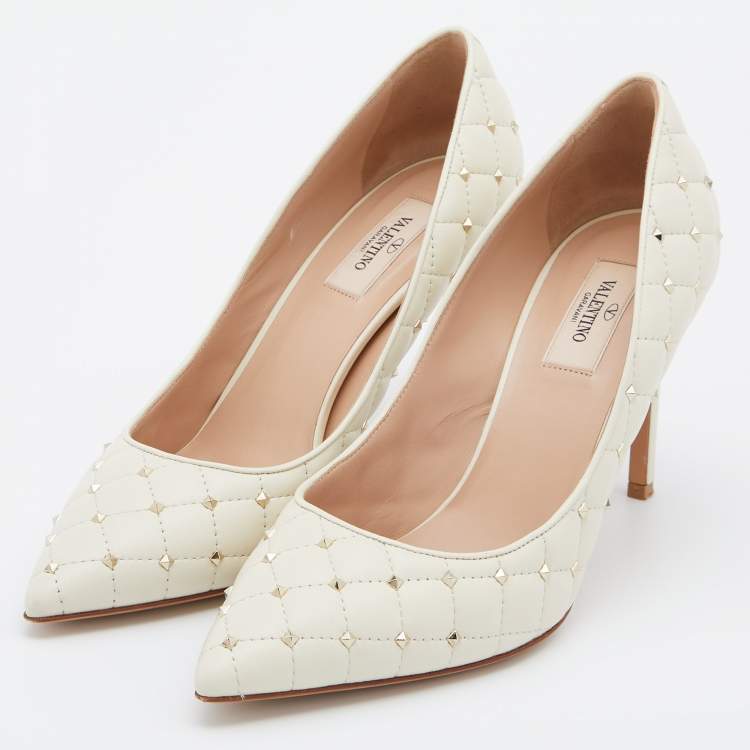 Pre Owned Valentino Off White Quilted Leather Rockstud Spike Pumps Size 39.5