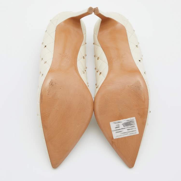 Pre Owned Valentino Off White Quilted Leather Rockstud Spike Pumps Size 39.5