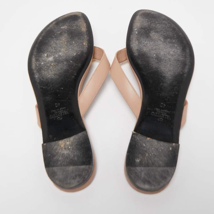مملوكة مسبقًا Valentino Dusty Pink Leather Roman Stud Flats Size 40