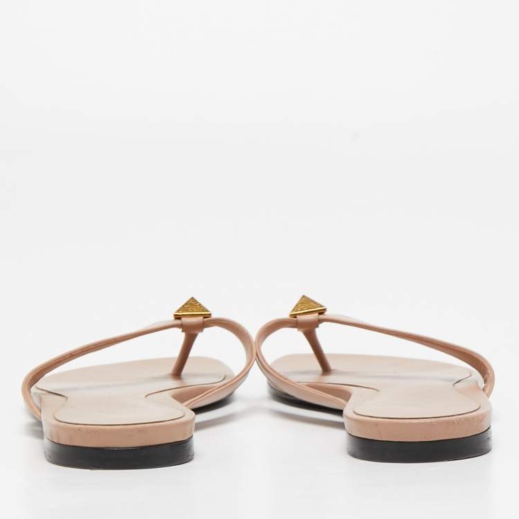مملوكة مسبقًا Valentino Dusty Pink Leather Roman Stud Flats Size 40