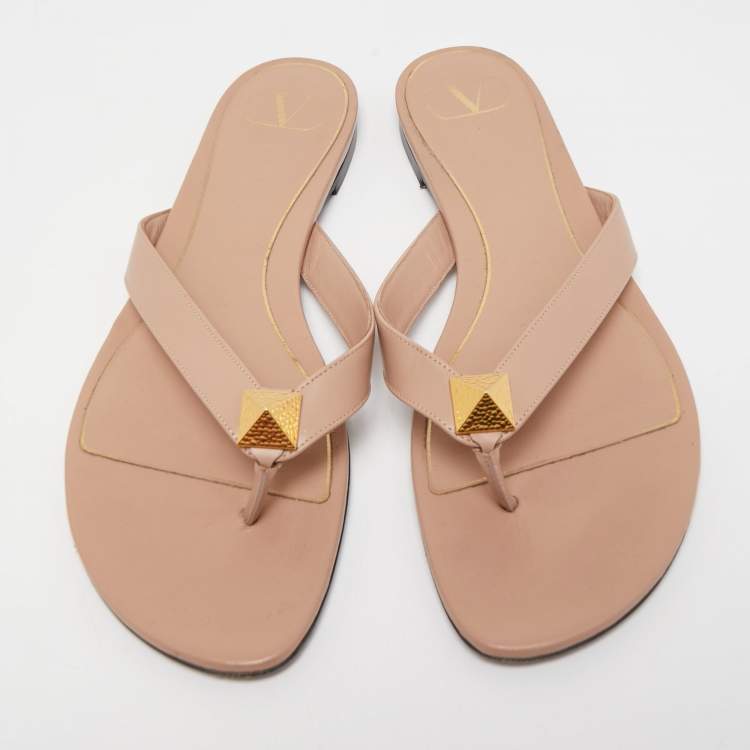 مملوكة مسبقًا Valentino Dusty Pink Leather Roman Stud Flats Size 40