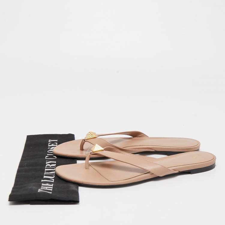 مملوكة مسبقًا Valentino Dusty Pink Leather Roman Stud Flats Size 40