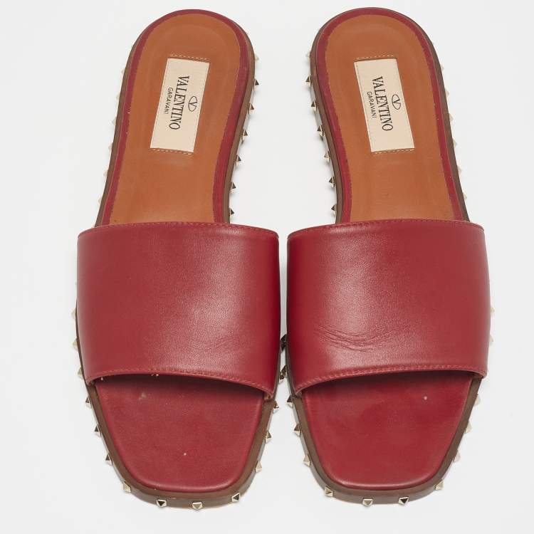 Pre Owned Valentino Burgundy Leather Soul Rockstud Flat Slides Size 36