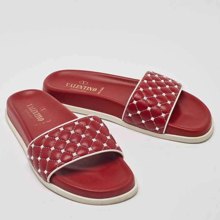 Pre Owned Valentino Red/White Quilted Leather Rockstud Pool Slides Size 37.5