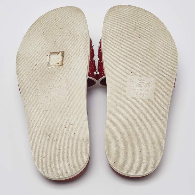Pre Owned Valentino Red/White Quilted Leather Rockstud Pool Slides Size 37.5