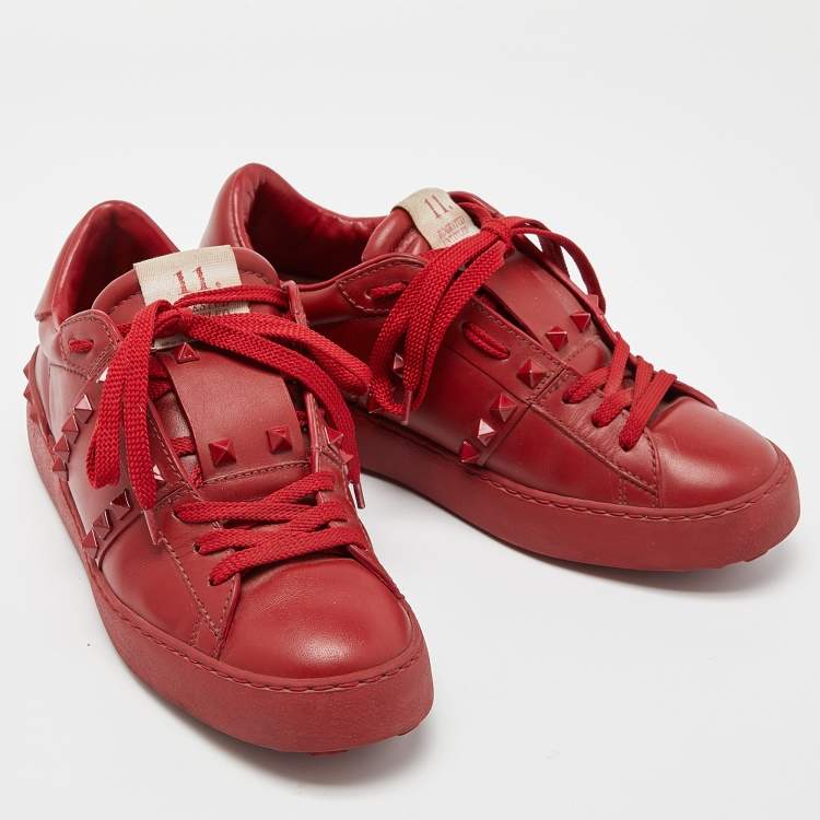 مملوكة مسبقًا Valentino Red Leather Rockstud Untitled Sneakers Size 37