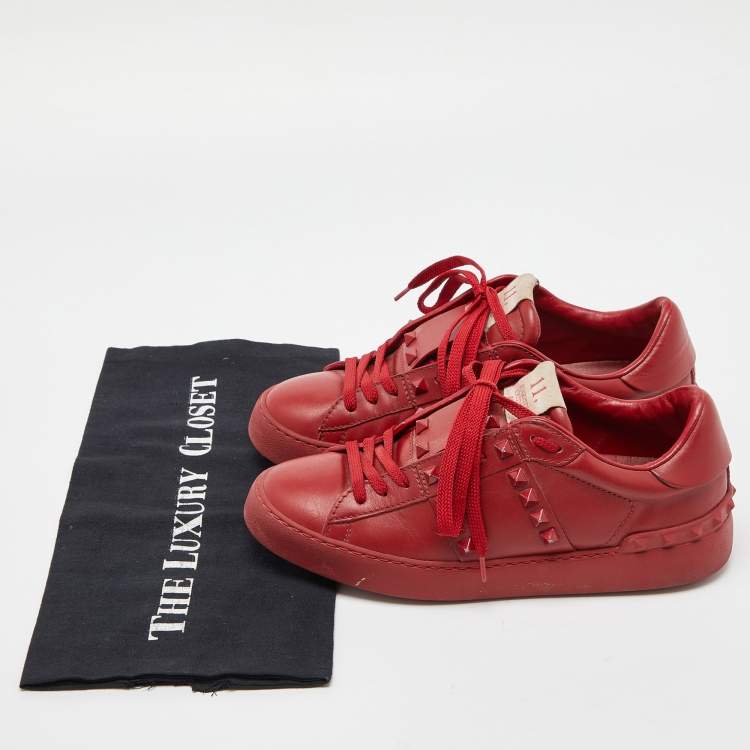 مملوكة مسبقًا Valentino Red Leather Rockstud Untitled Sneakers Size 37