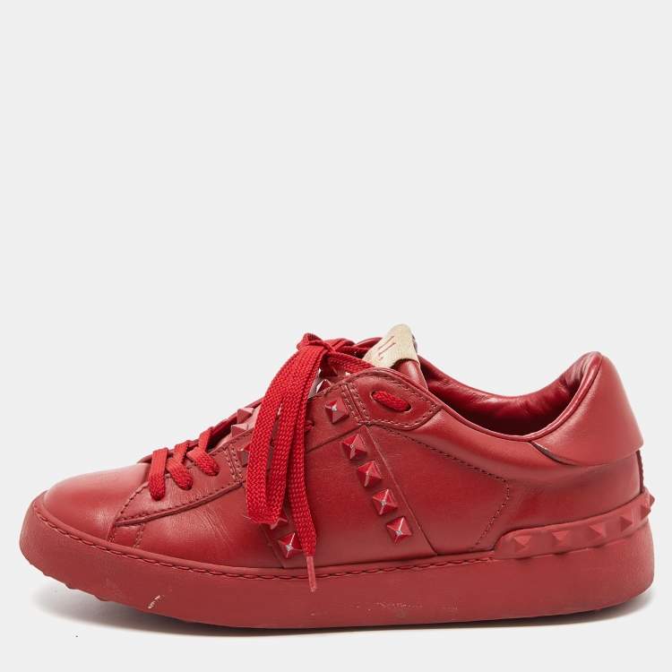 solopgang Somatisk celle diagonal Valentino Red Leather Rockstud Untitled Sneakers Size 37 Valentino | TLC